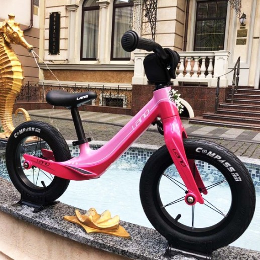 Біговел 12" LANQ WLN1255 рожевий магнієва рама та вилка